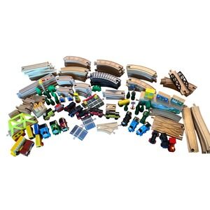 Thomas the Train & Brio Wooden Train Set 25 cars 95 Track Pieces & 27 other